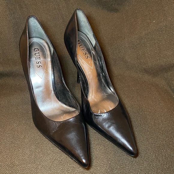 Pointed Toe Guess Heels, low side profile - Picture 2 of 6